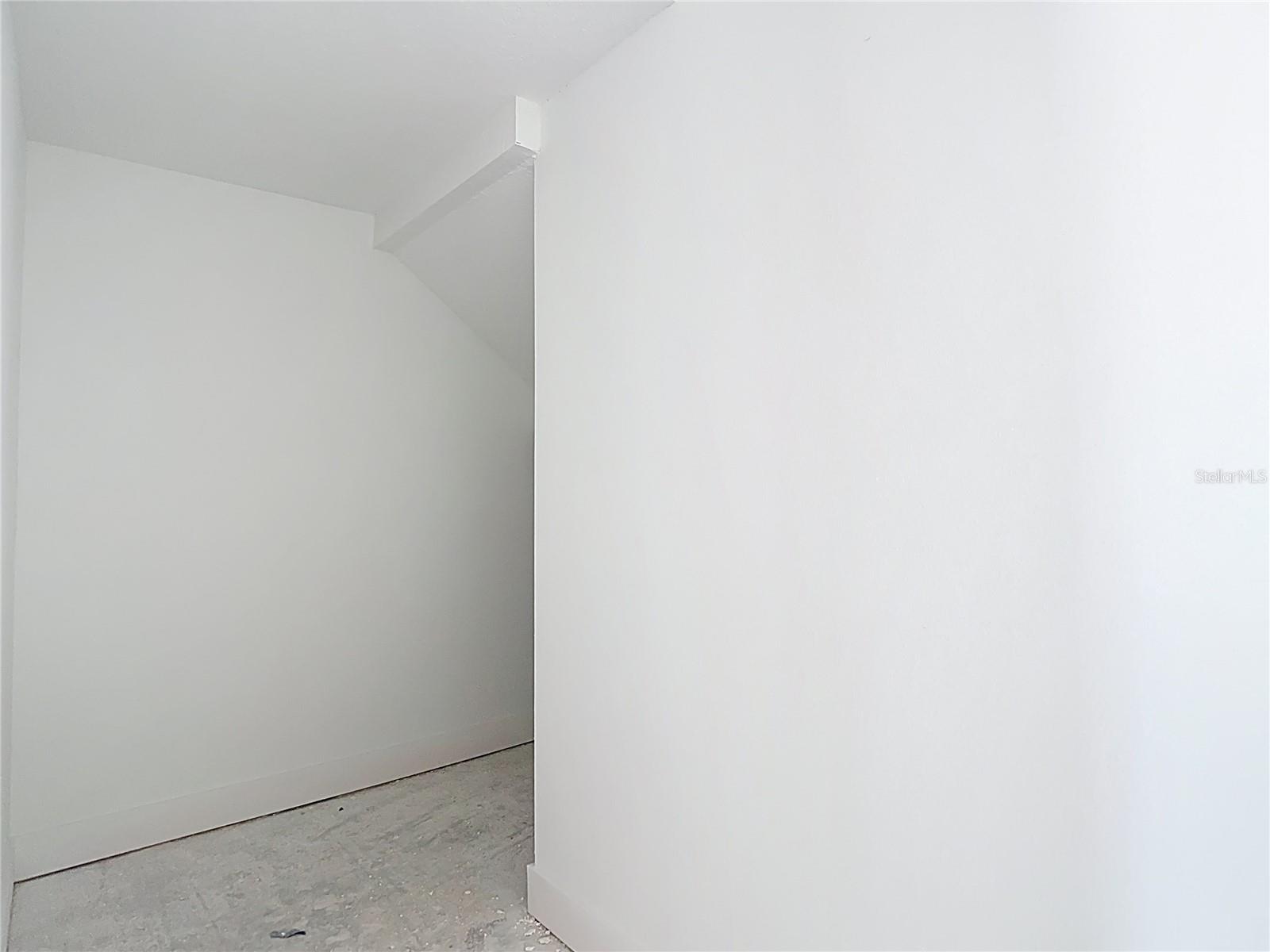 Listing photo id 24 for 410 West Shore Boulevard