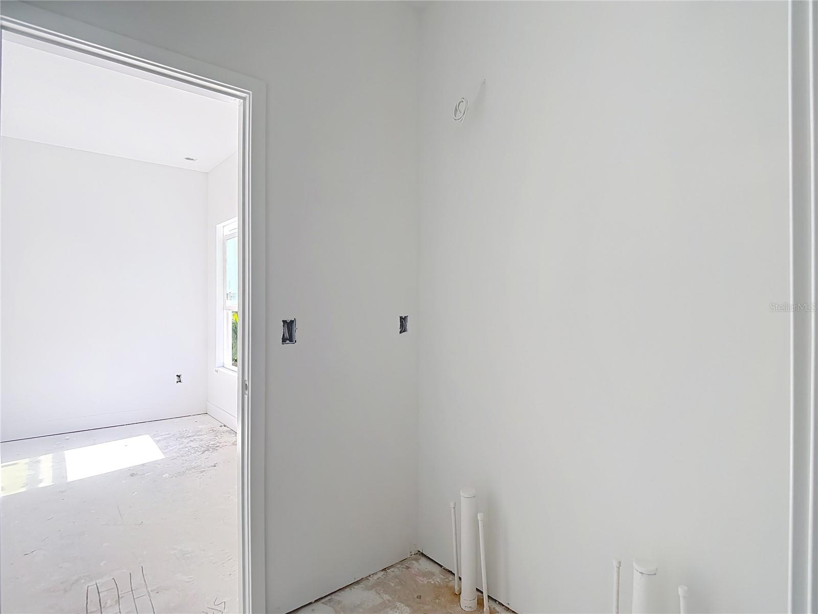 Listing photo id 46 for 410 West Shore Boulevard