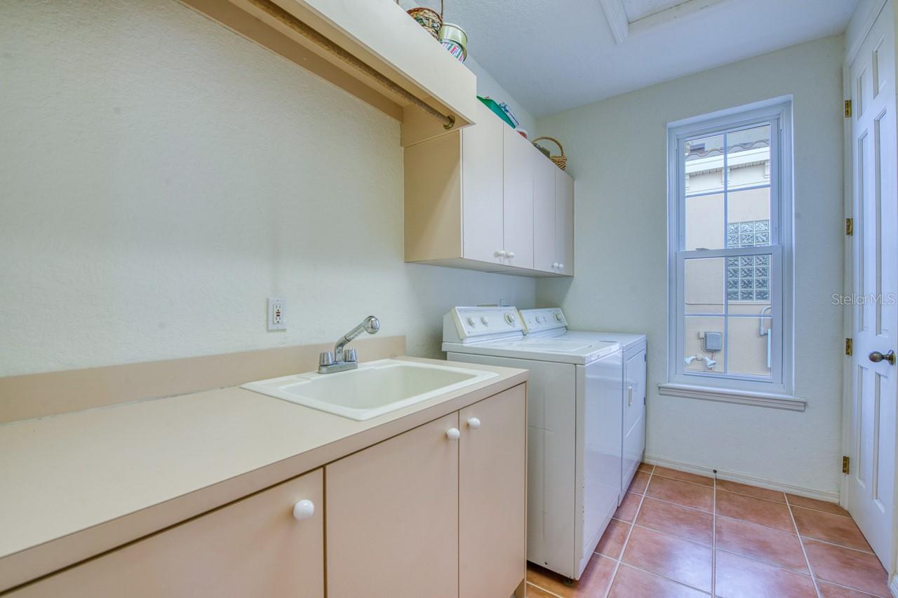 Image 27 of 71 For 2829 Seabreeze Drive S