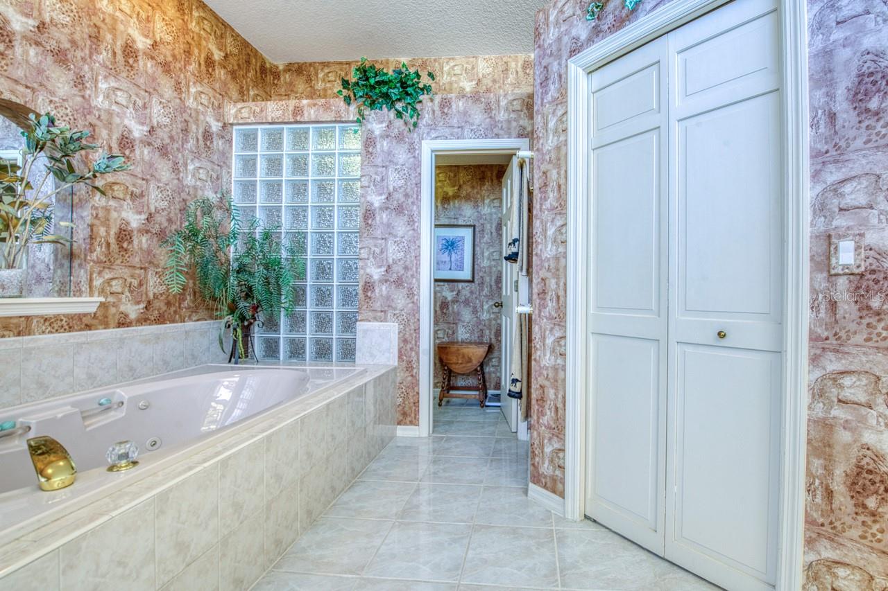 Image 37 of 71 For 2829 Seabreeze Drive S