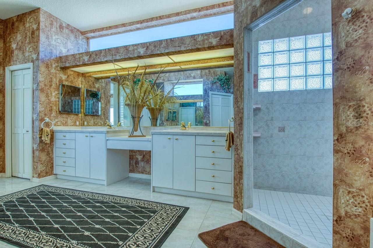 Image 38 of 71 For 2829 Seabreeze Drive S