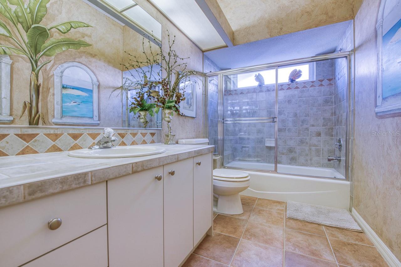 Image 50 of 71 For 2829 Seabreeze Drive S