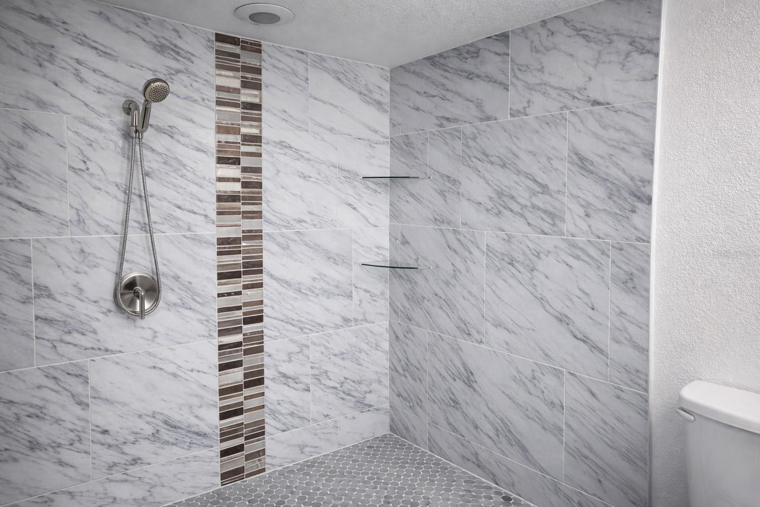 Image 20 of 36 For 2333 Feather Sound Drive B304