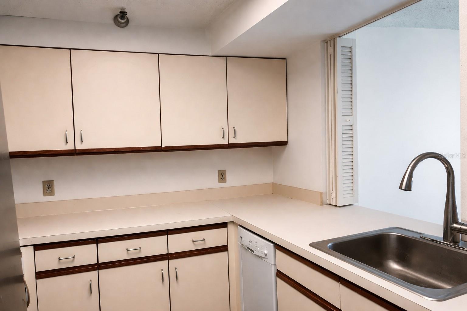 Image 25 of 36 For 2333 Feather Sound Drive B304