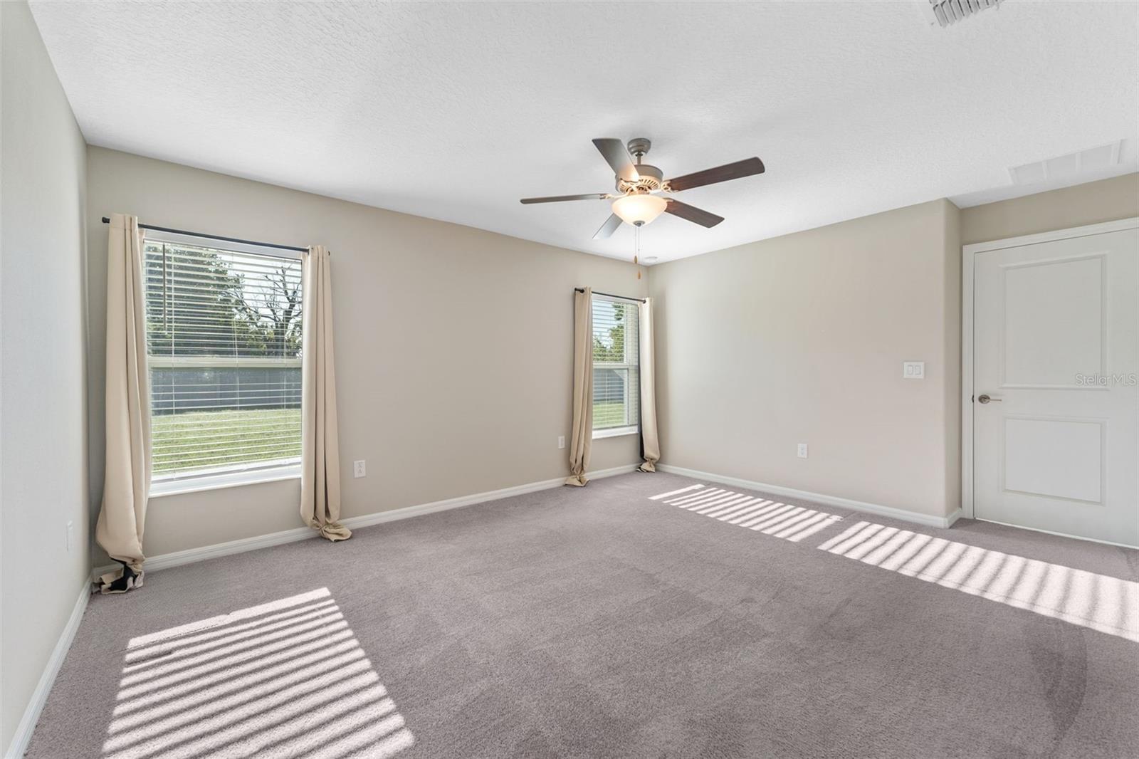 Image 10 of 27 For 5454 Blue Azure Drive