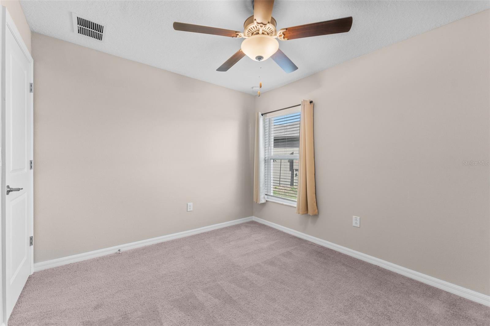 Image 14 of 27 For 5454 Blue Azure Drive