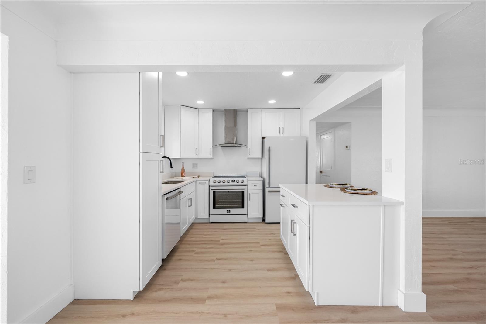 Image 13 of 55 For 7930 Causeway Boulevard S