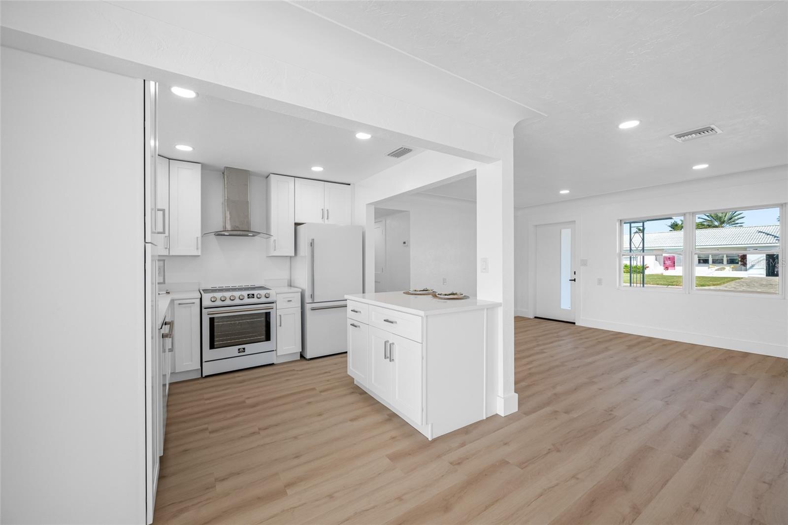 Image 15 of 55 For 7930 Causeway Boulevard S