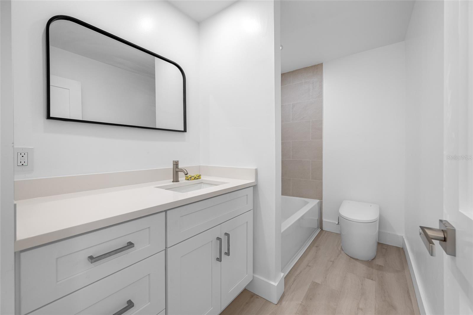 Image 22 of 55 For 7930 Causeway Boulevard S