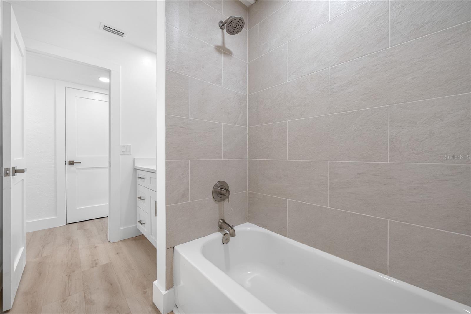 Image 24 of 55 For 7930 Causeway Boulevard S