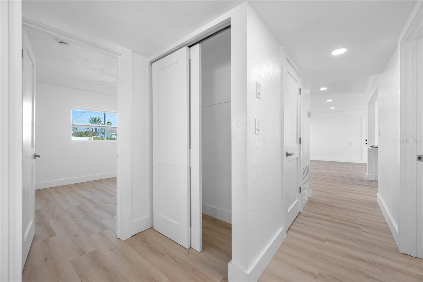 Image 25 of 55 For 7930 Causeway Boulevard S