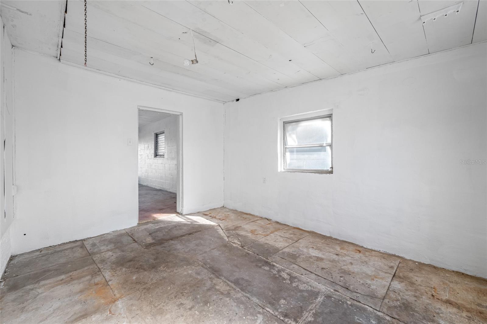 Image 39 of 55 For 7930 Causeway Boulevard S