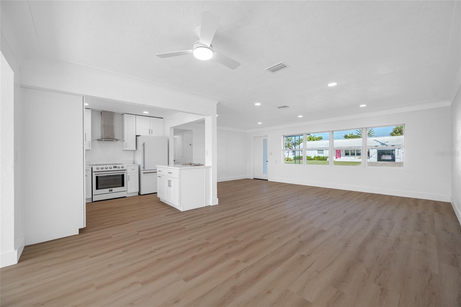 Image 9 of 55 For 7930 Causeway Boulevard S