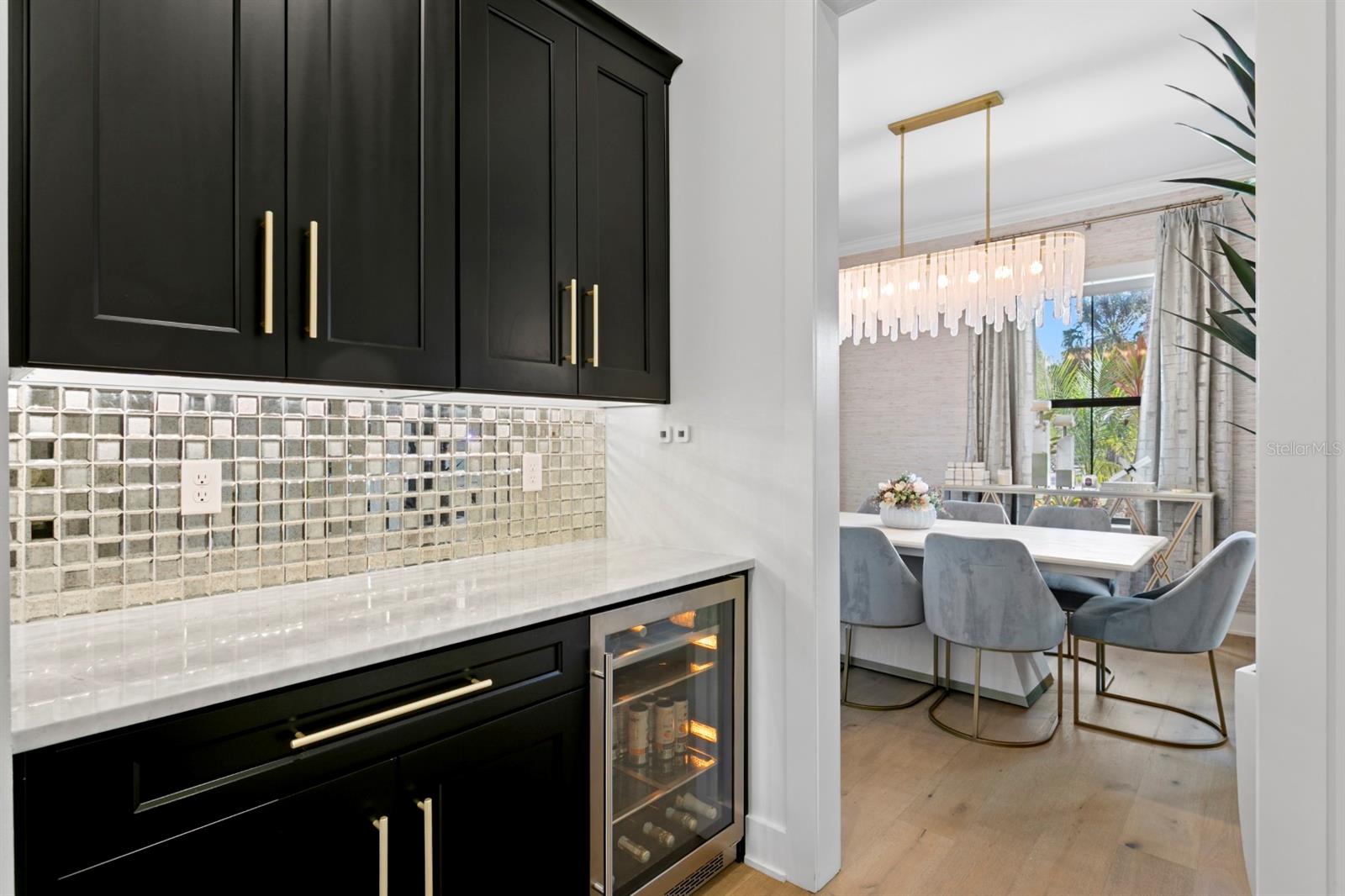 Listing photo id 11 for 4111 Swann Avenue