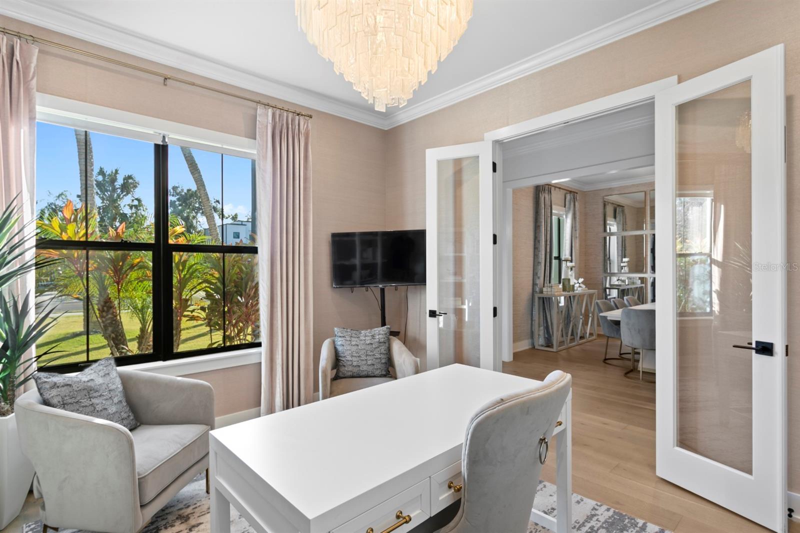 Listing photo id 15 for 4111 Swann Avenue