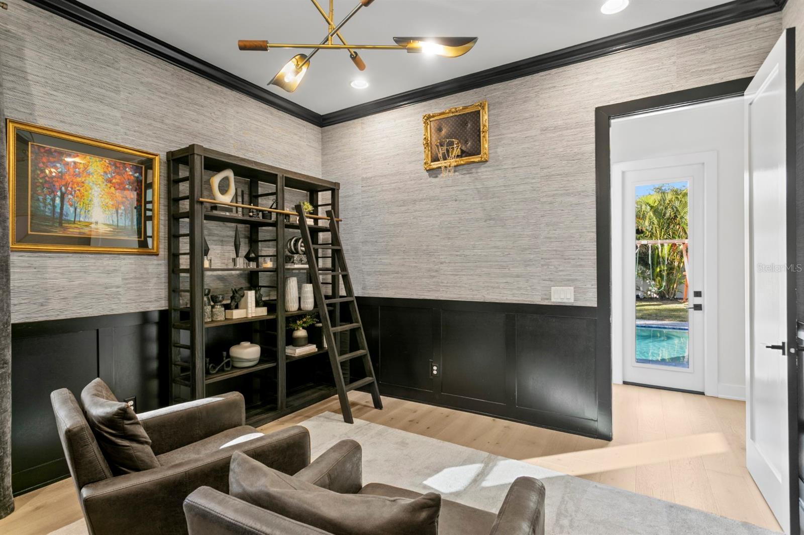 Listing photo id 17 for 4111 Swann Avenue