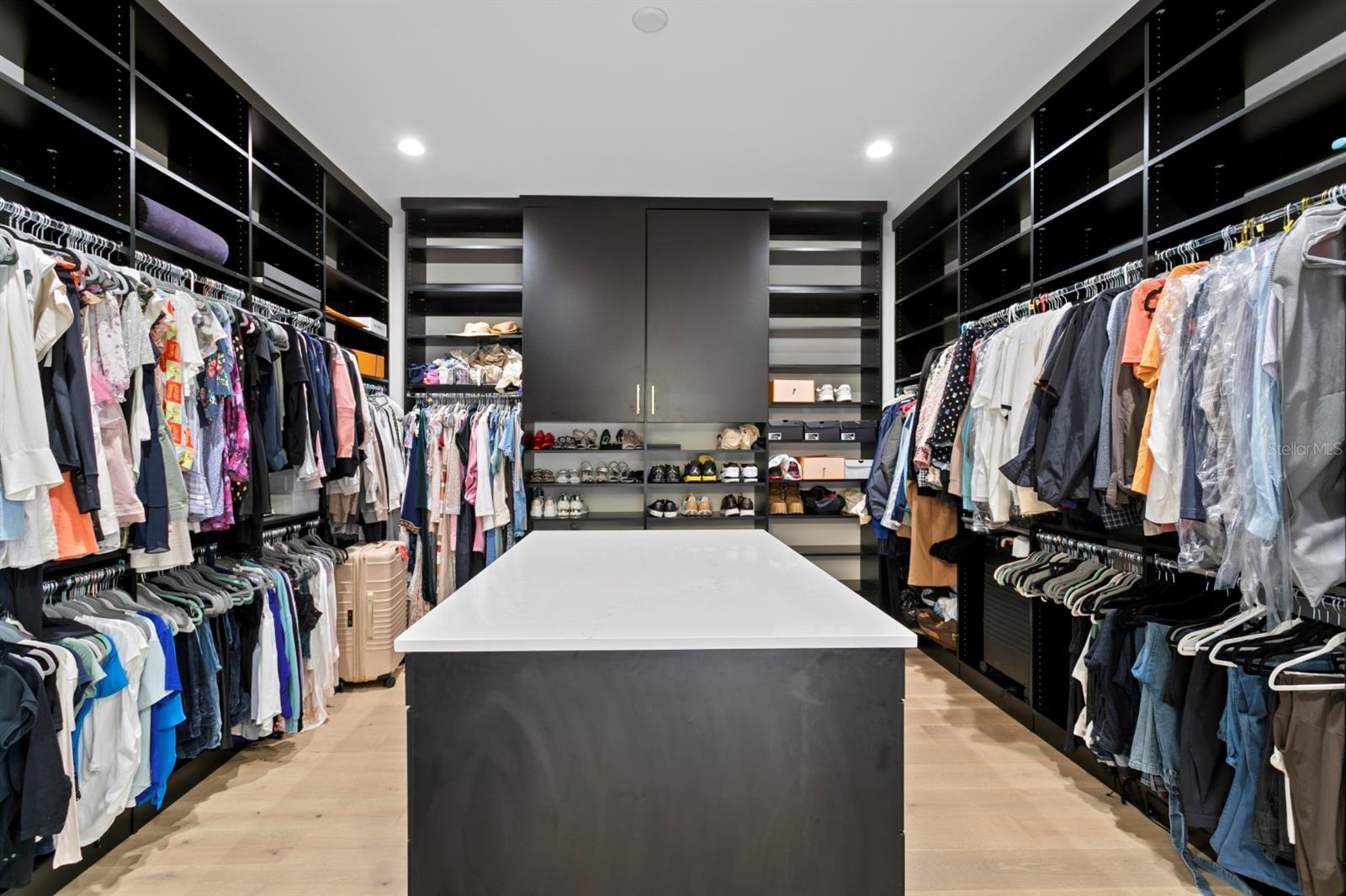 Listing photo id 22 for 4111 Swann Avenue