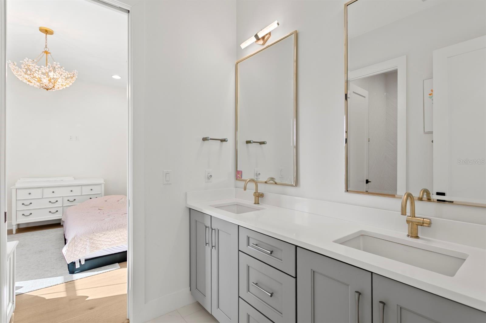 Listing photo id 29 for 4111 Swann Avenue