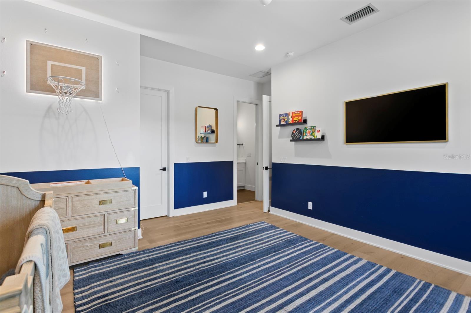 Listing photo id 34 for 4111 Swann Avenue