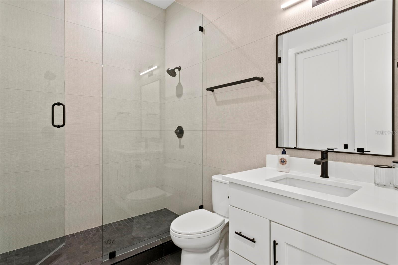 Listing photo id 35 for 4111 Swann Avenue