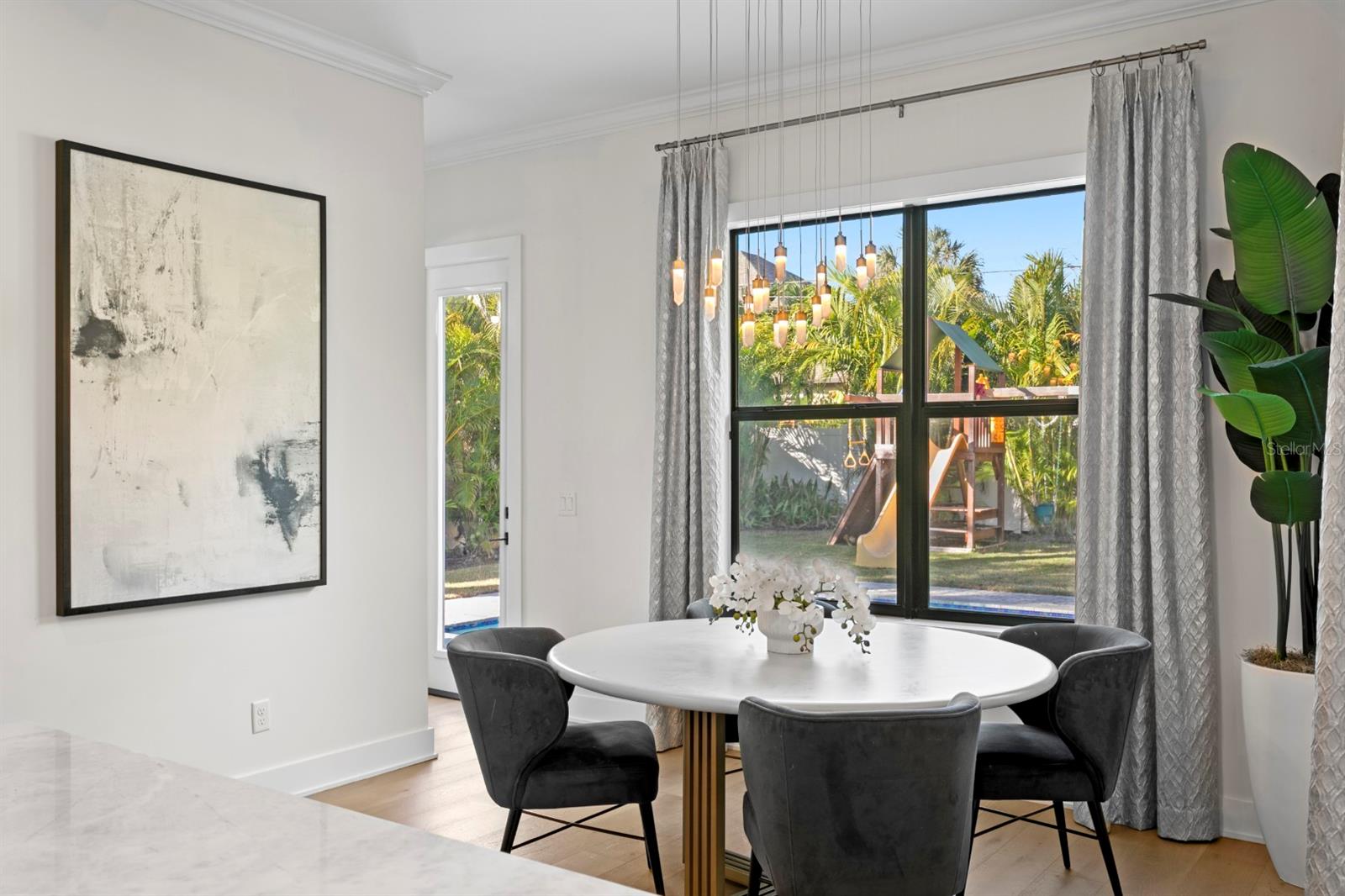 Listing photo id 2 for 4111 Swann Avenue