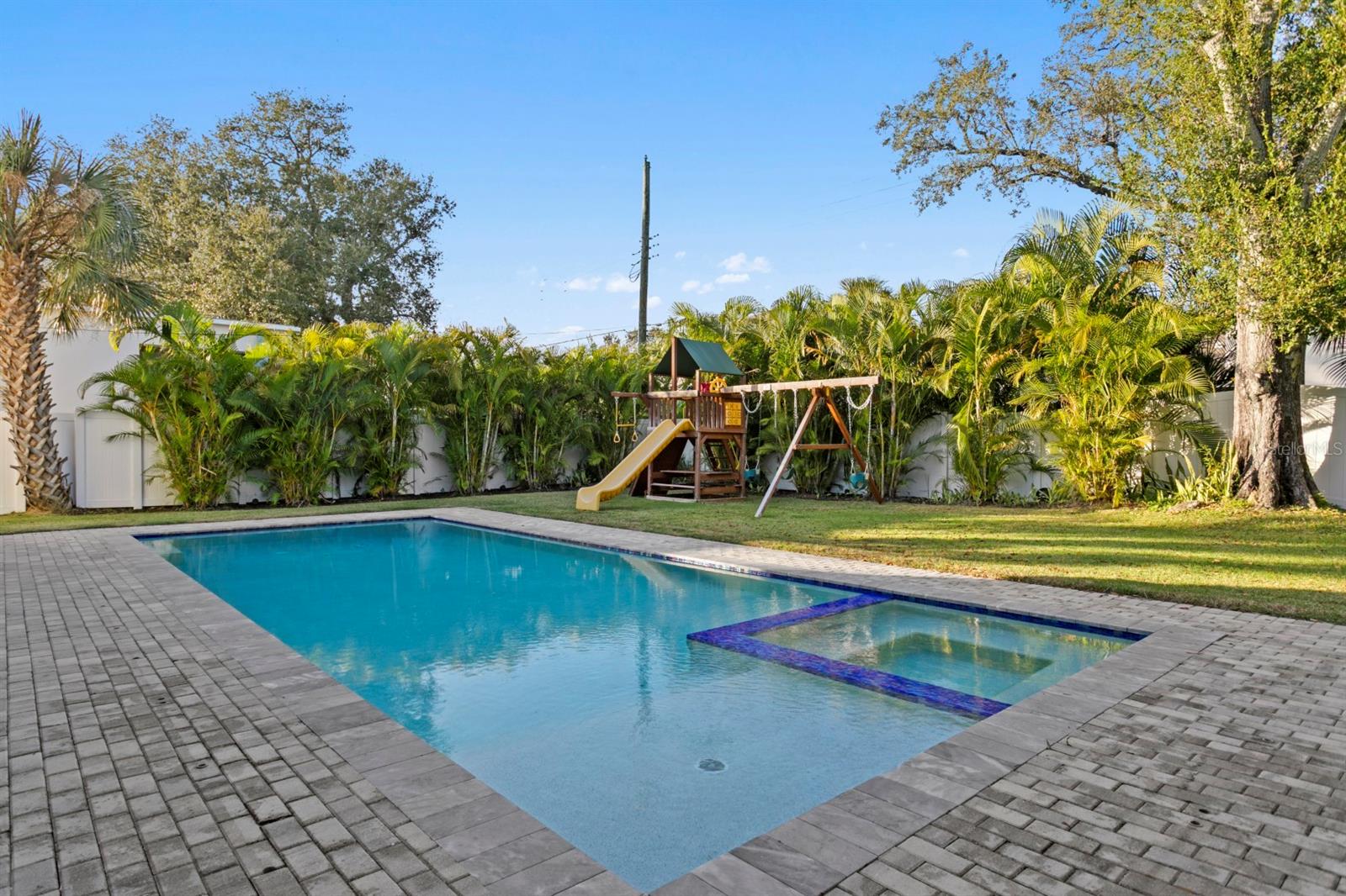 Listing photo id 42 for 4111 Swann Avenue