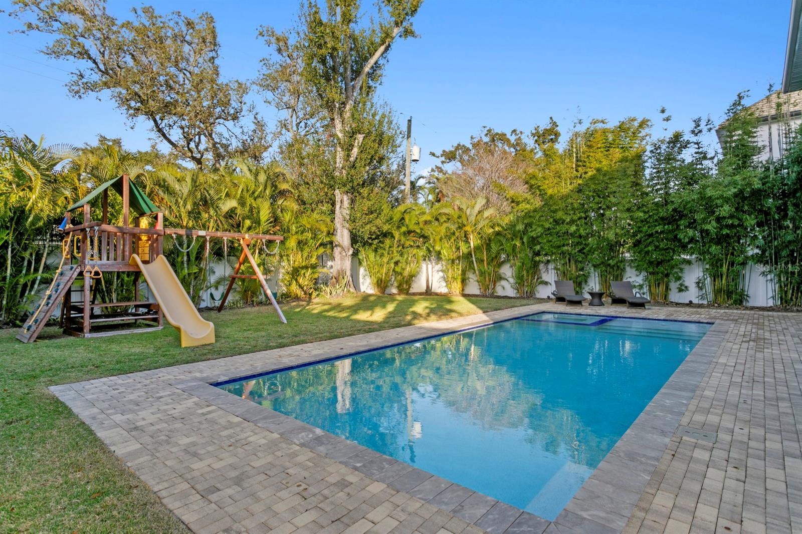 Listing photo id 43 for 4111 Swann Avenue