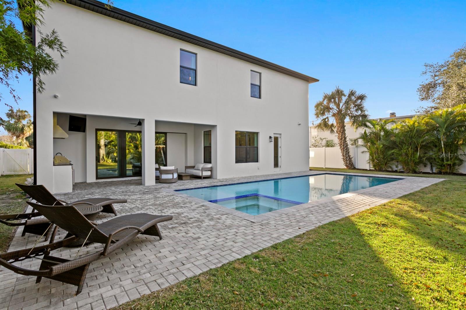 Listing photo id 46 for 4111 Swann Avenue