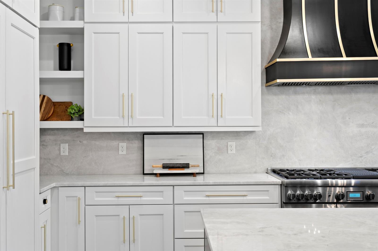 Listing photo id 3 for 4111 Swann Avenue