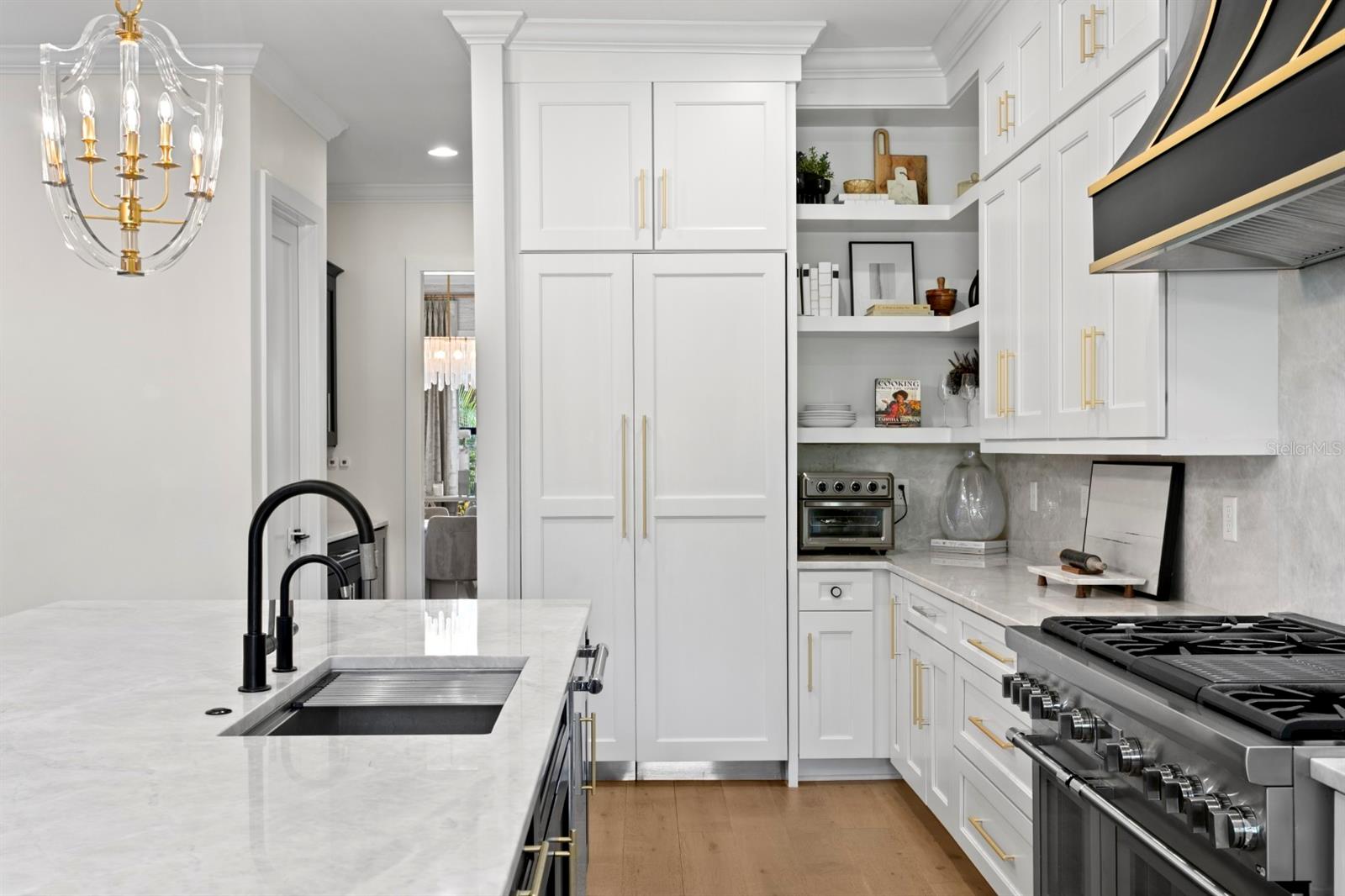 Listing photo id 4 for 4111 Swann Avenue