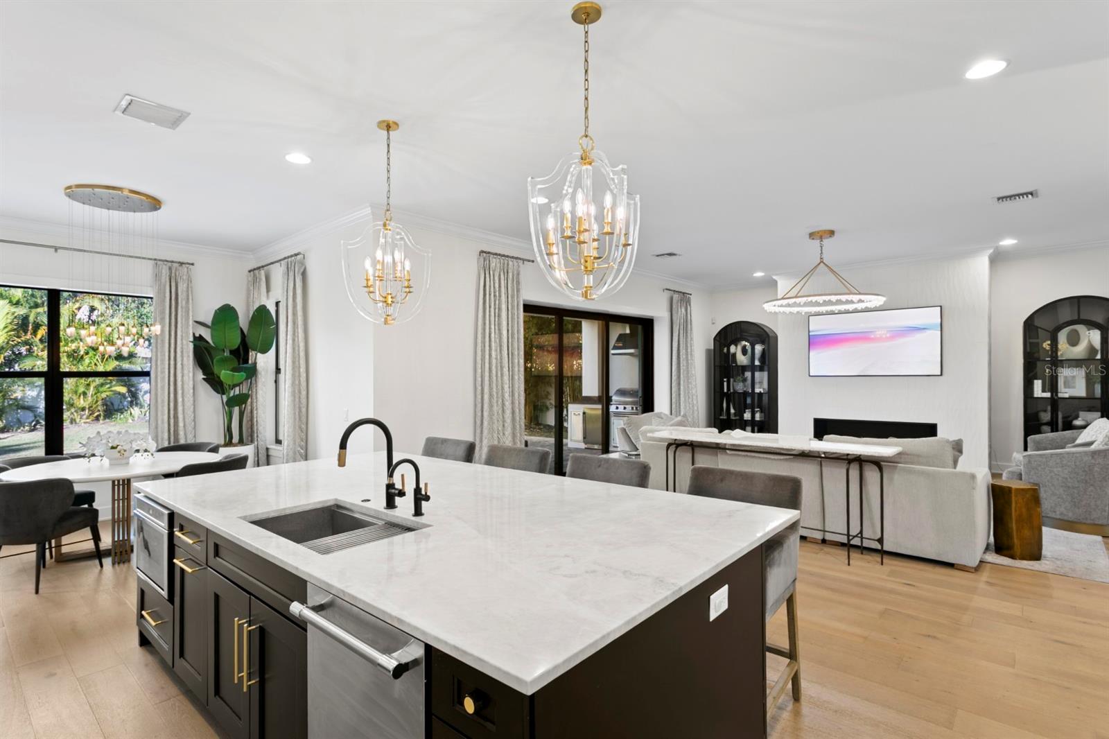 Listing photo id 5 for 4111 Swann Avenue