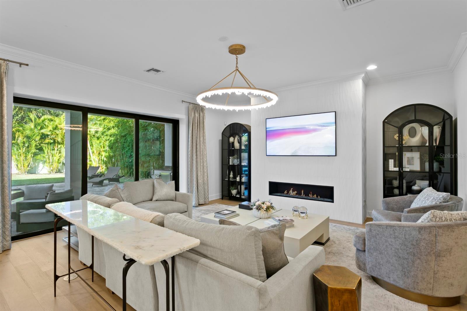 Listing photo id 7 for 4111 Swann Avenue