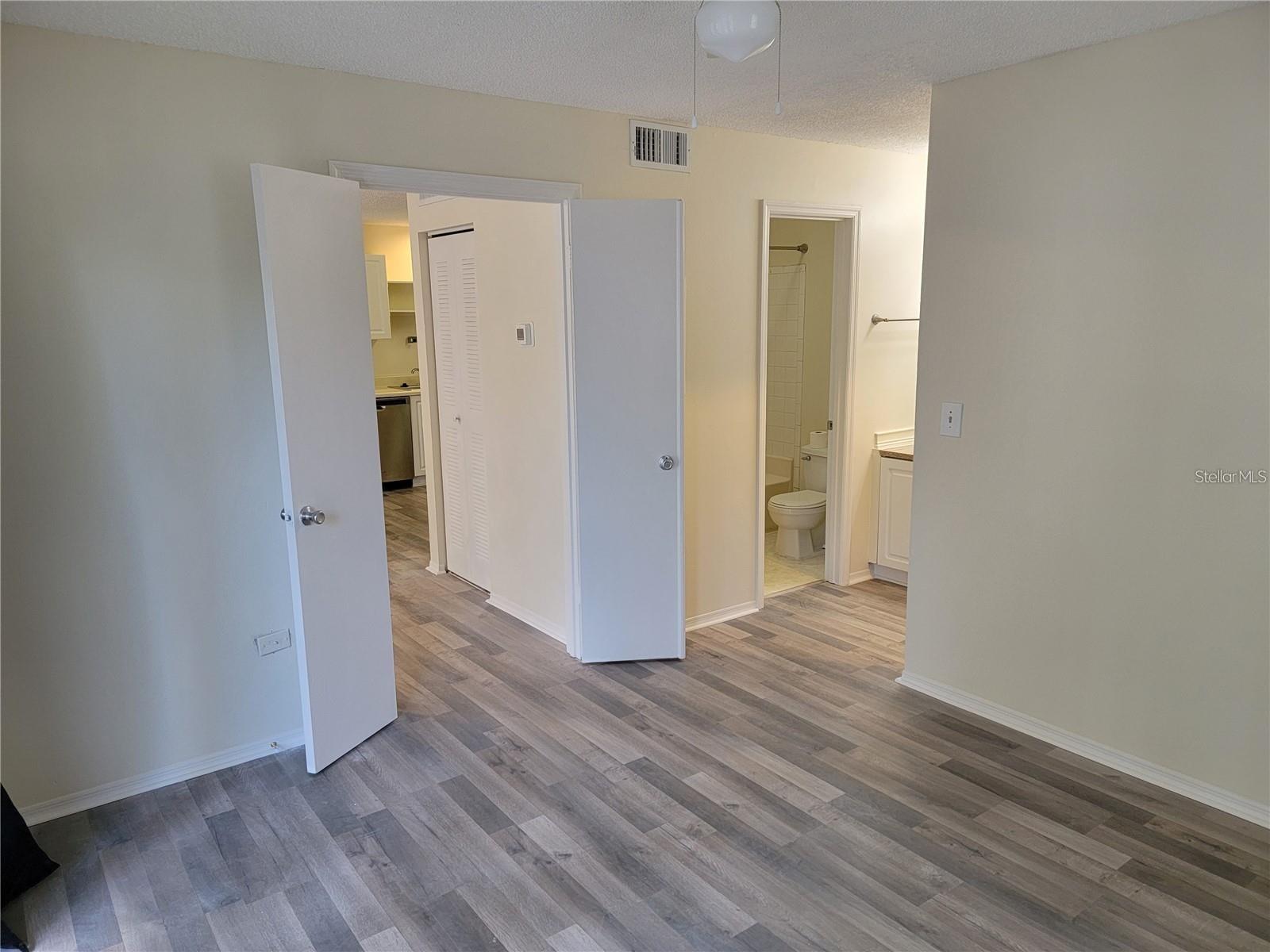 Image 8 of 23 For 4211 Chatham Oak Court 113