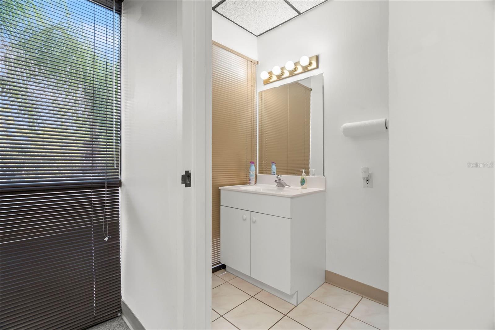 Image 24 of 36 For 5999 Central Avenue 200