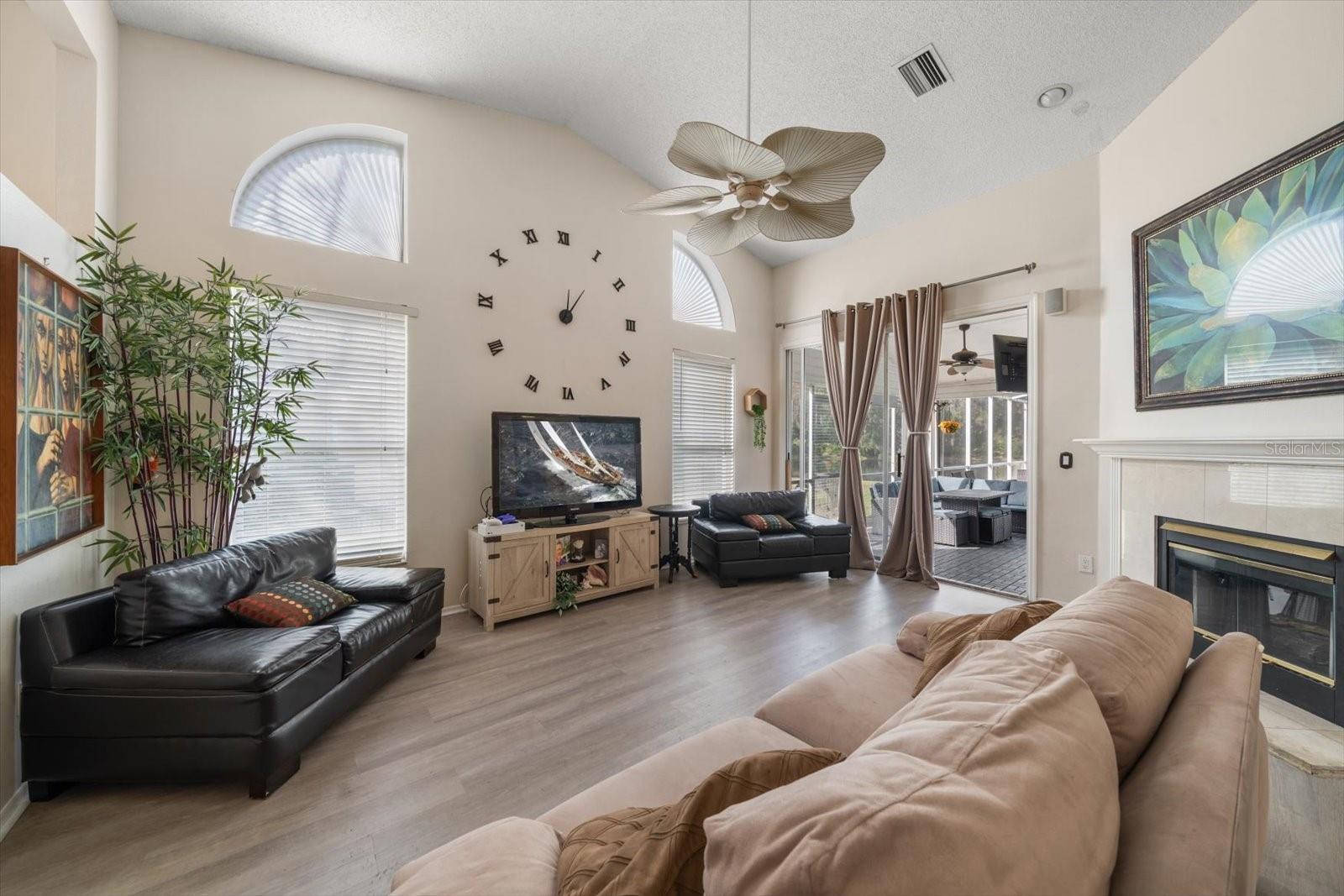 Listing photo id 10 for 5650 Bridgeton Court