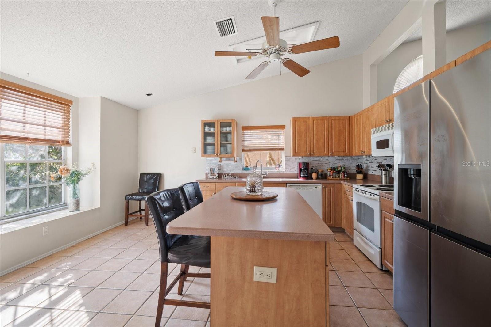 Listing photo id 14 for 5650 Bridgeton Court