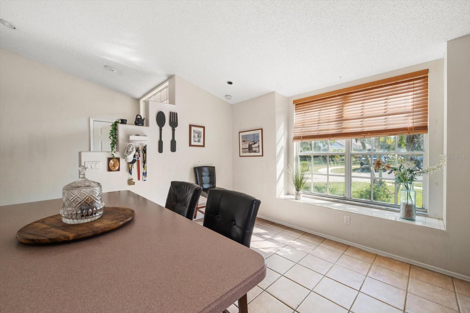 Listing photo id 16 for 5650 Bridgeton Court