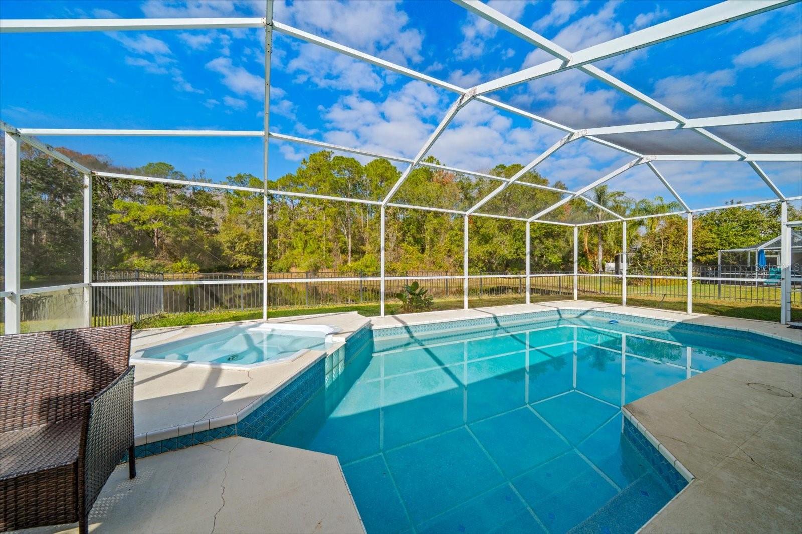 Listing photo id 17 for 5650 Bridgeton Court