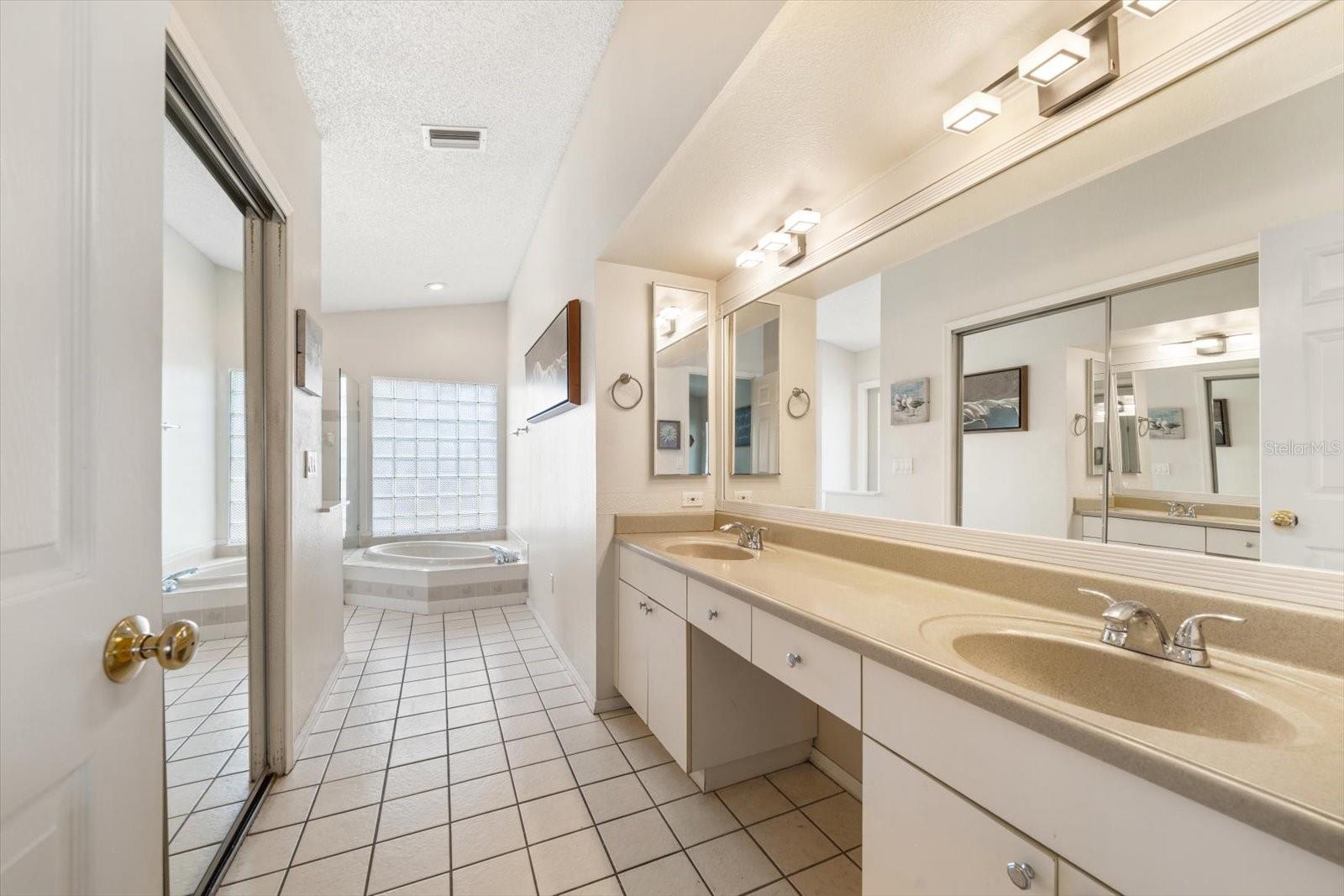 Listing photo id 25 for 5650 Bridgeton Court