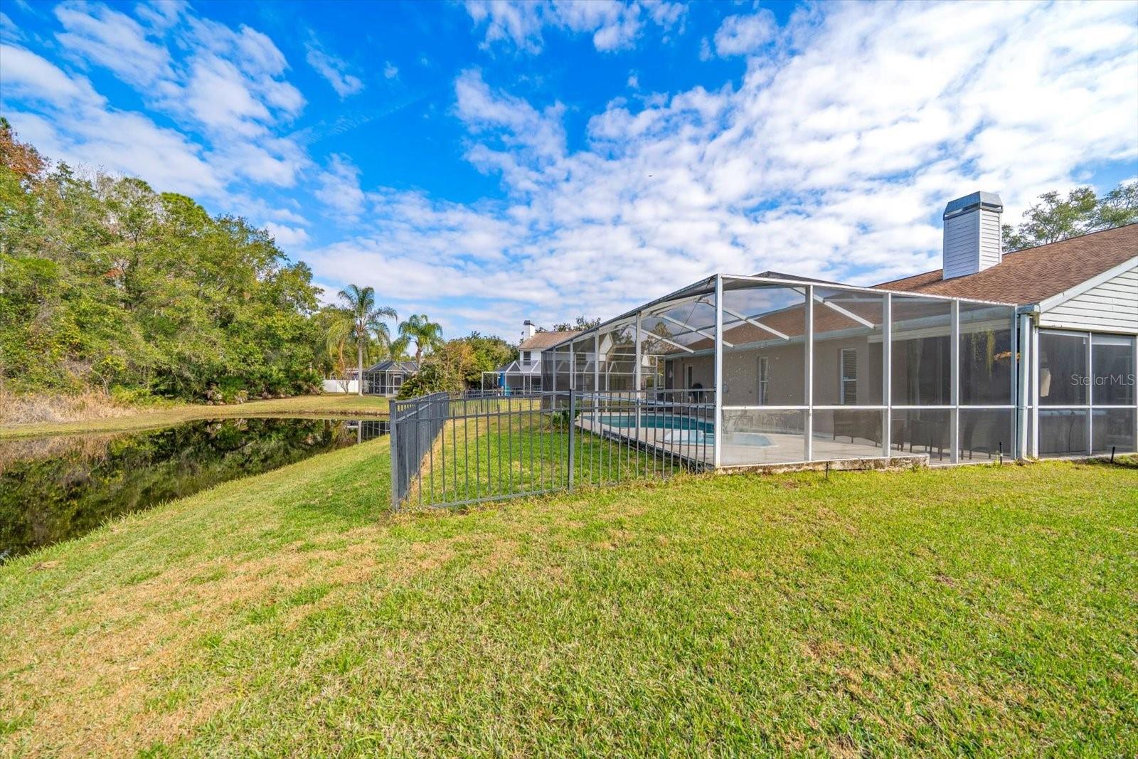 Listing photo id 36 for 5650 Bridgeton Court