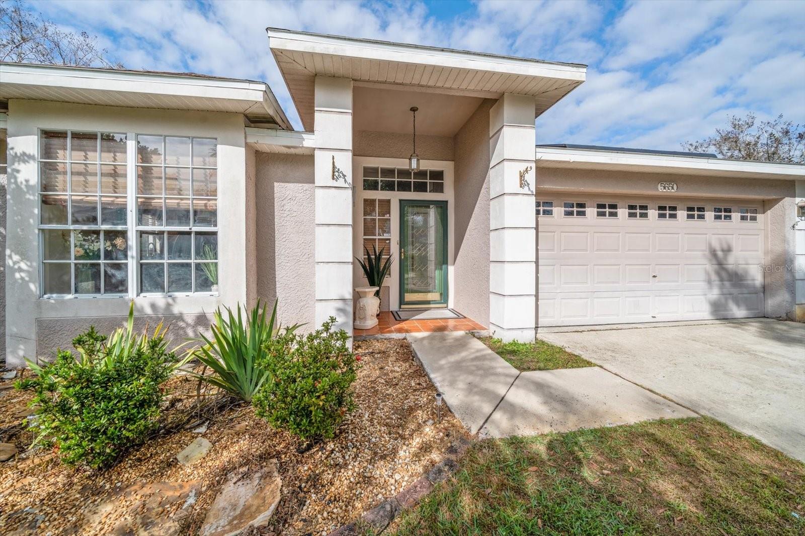 Listing photo id 7 for 5650 Bridgeton Court