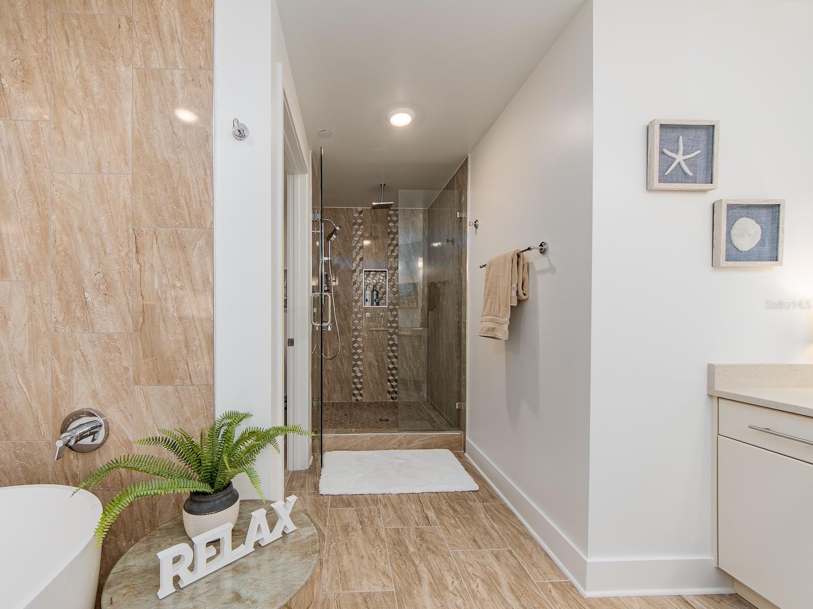 Image 51 of 77 For 15 Avalon Street 403