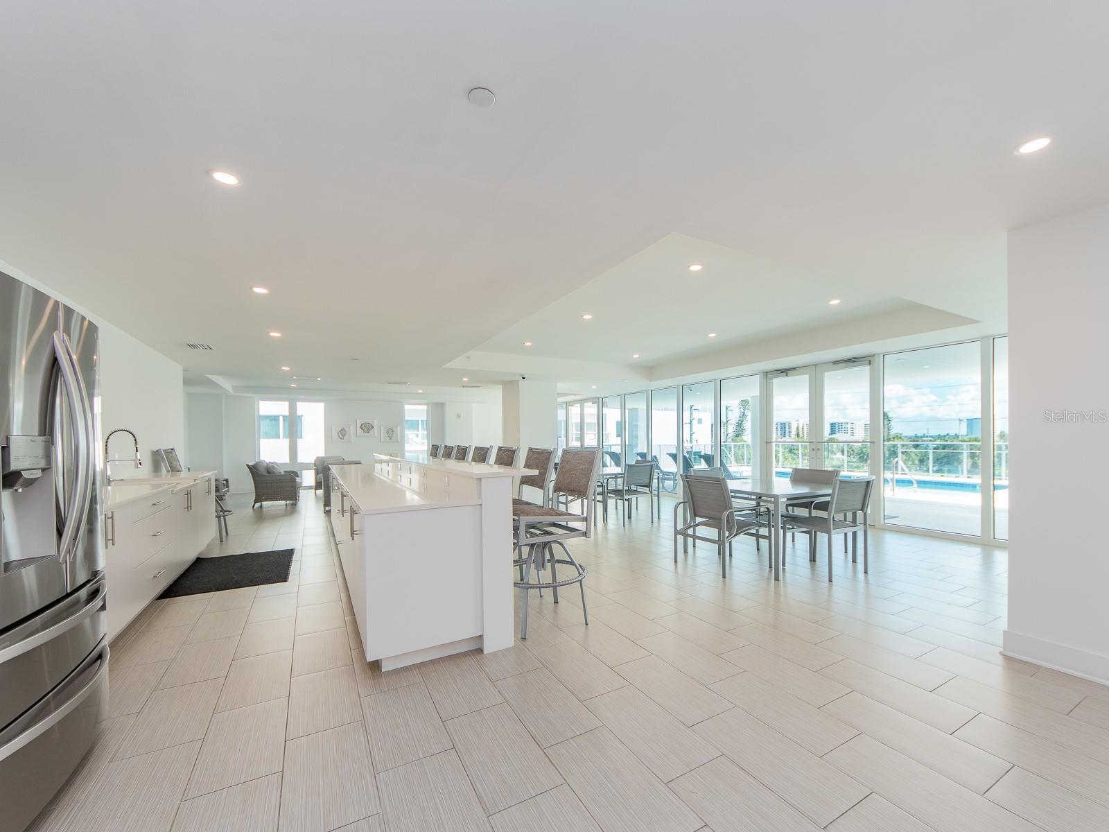 Image 63 of 77 For 15 Avalon Street 403