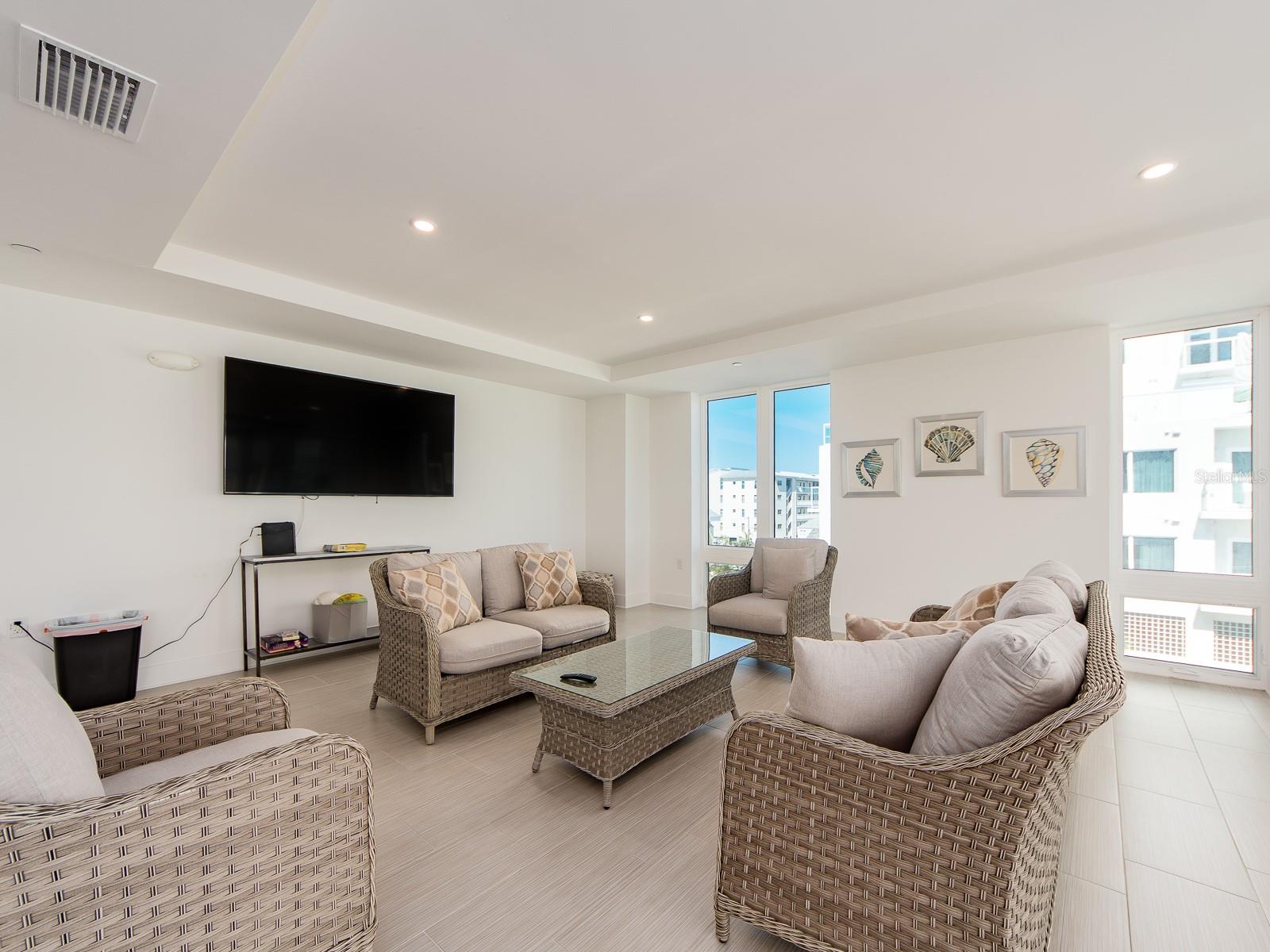 Image 64 of 77 For 15 Avalon Street 403