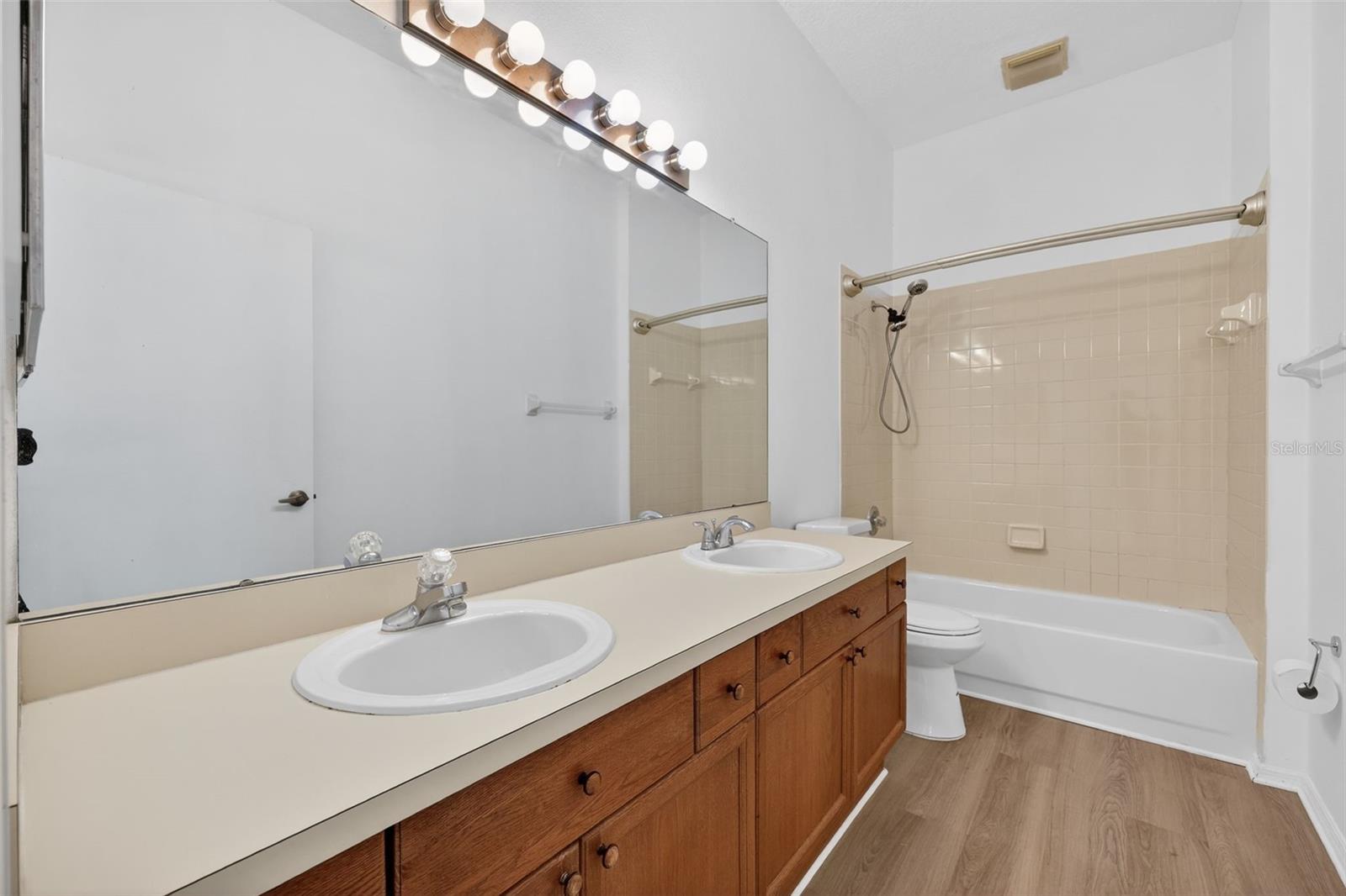 Image 18 of 37 For 28244 Brokenmead Path