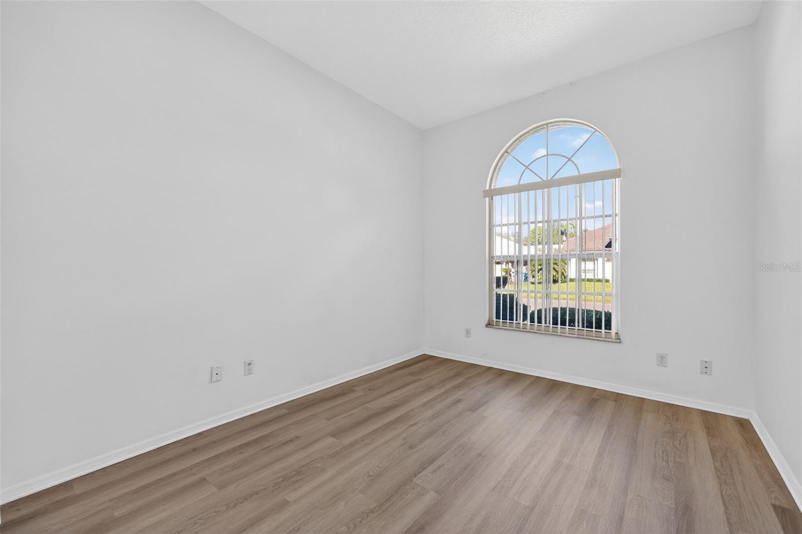 Image 25 of 37 For 28244 Brokenmead Path