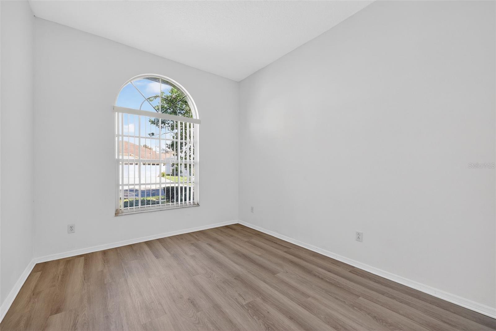 Image 27 of 37 For 28244 Brokenmead Path