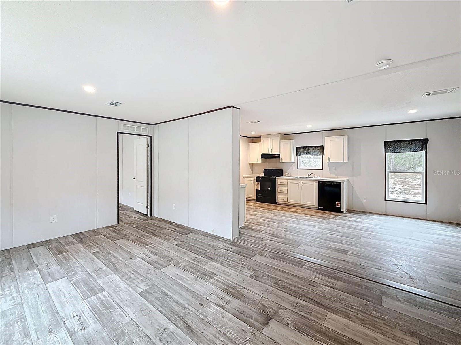 Image 2 of 37 For 108 Plumosa Drive