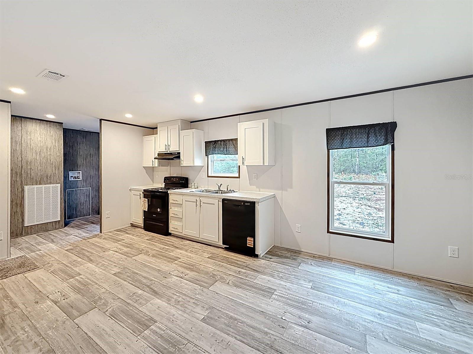 Image 4 of 37 For 108 Plumosa Drive