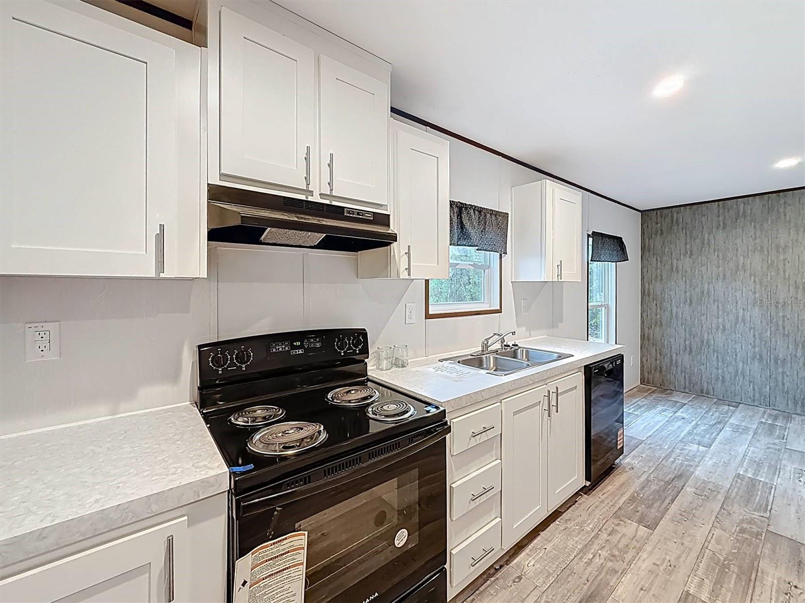 Image 8 of 37 For 108 Plumosa Drive